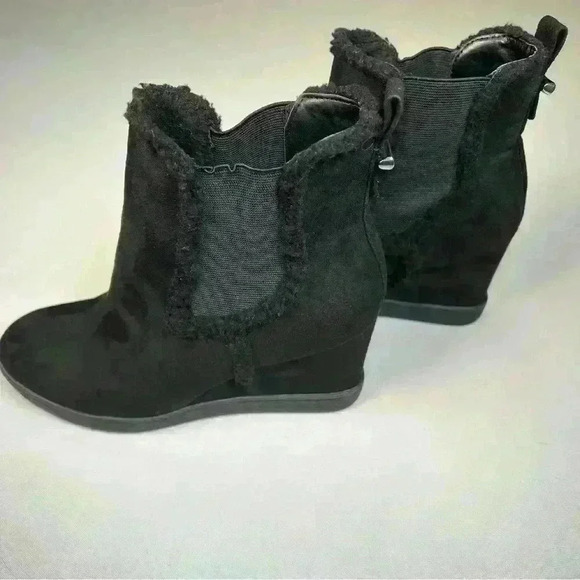 Unisa Missy Wedge Chelsea Boot slightly used, but in fabulous condition 7.5 - Picture 2 of 11